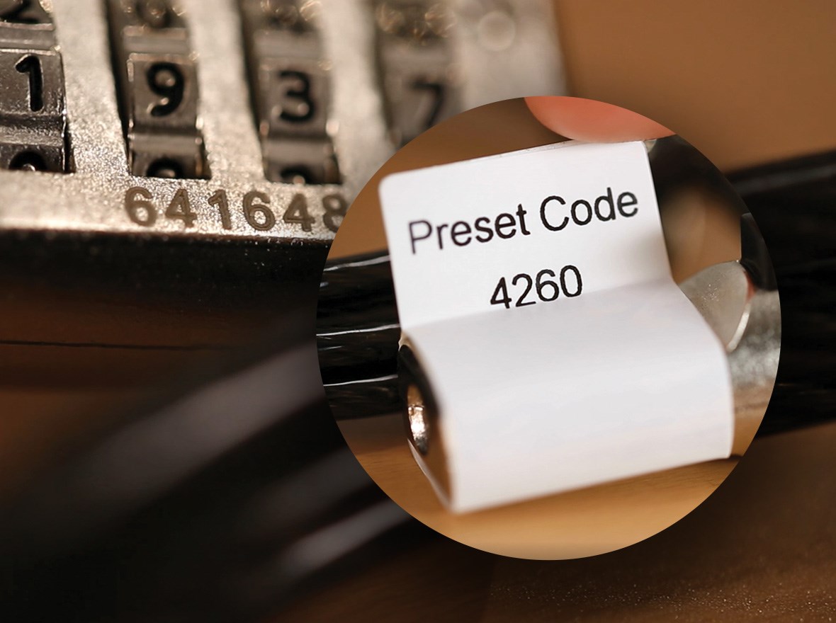 Gros plan sur le code de verrouillage avec un code prédéfini sérialisé.